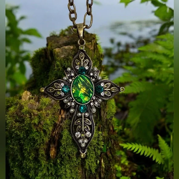 Elegant Green and Silver Cross Pendant Necklace - Picture 7 of 8